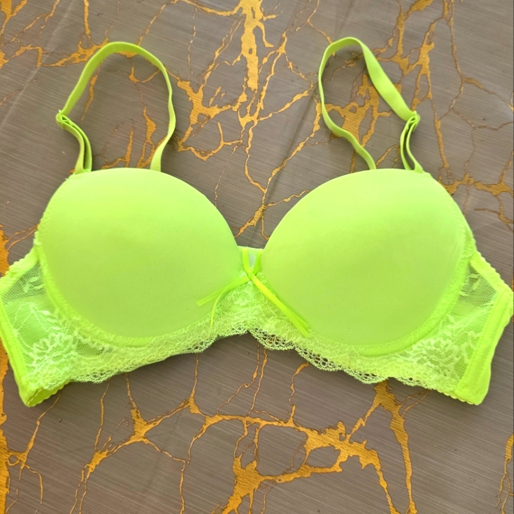 *SOLD* Neon Green Padded push up Bra size Medium - Picture 1 of 5